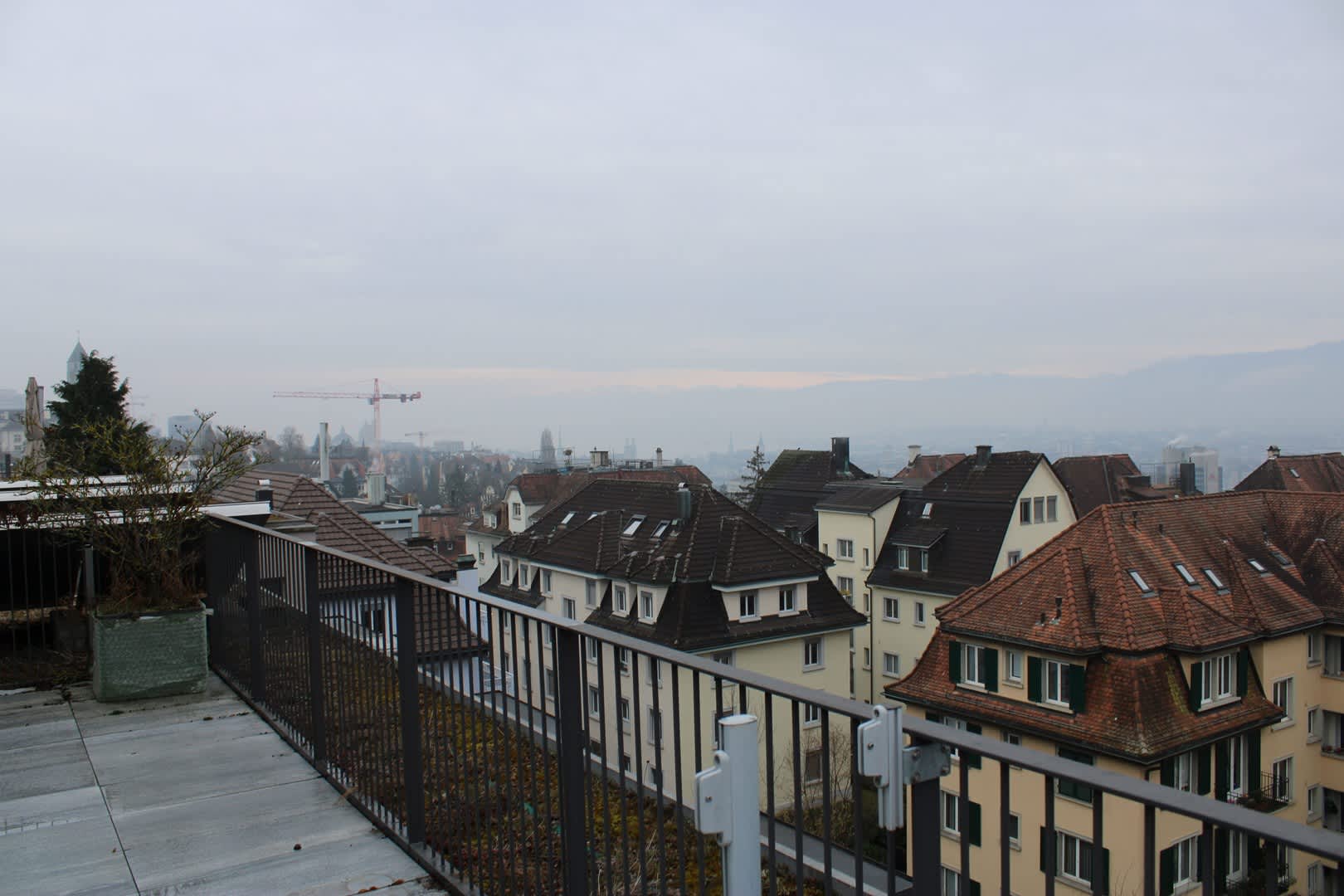 Bild grosse 5.5-Zimmerwohnung im Dachgeschoss mit Aussicht über Zürich